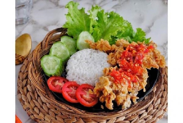 Ayam Glopot: Spicy Flavors That Arrive Every Morning in Cilacap