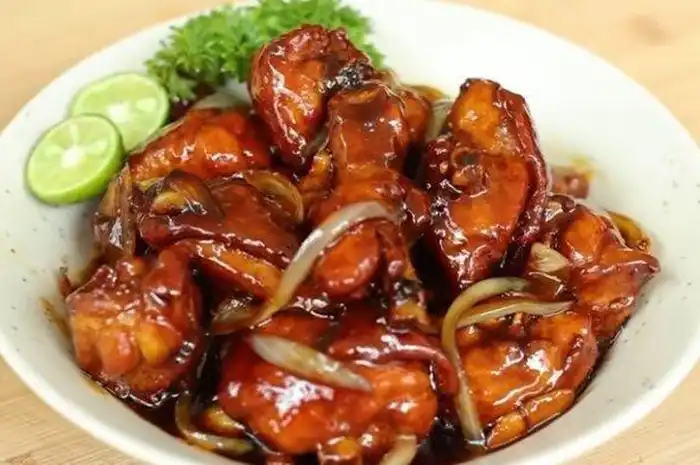 Ayam Glopot: Rasa Pedas yang Menghampiri Setiap Pagi di Cilacap